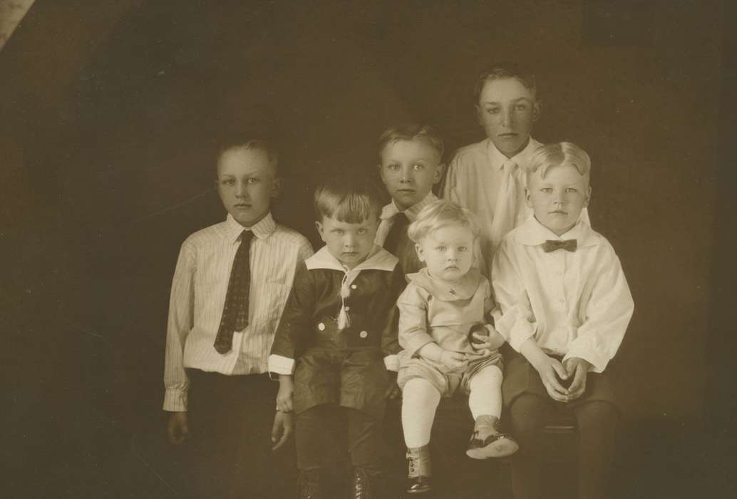 Portraits - Group, Carroll, IA, Iowa, brothers, Families, Children, Schon, Mary, history of Iowa, siblings, Iowa History