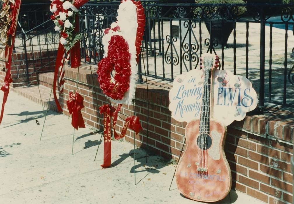 Travel, Conklin, Beverly, history of Iowa, Iowa History, elvis, elvis presley, Memphis, TN, Iowa, guitar, memorial, wreath