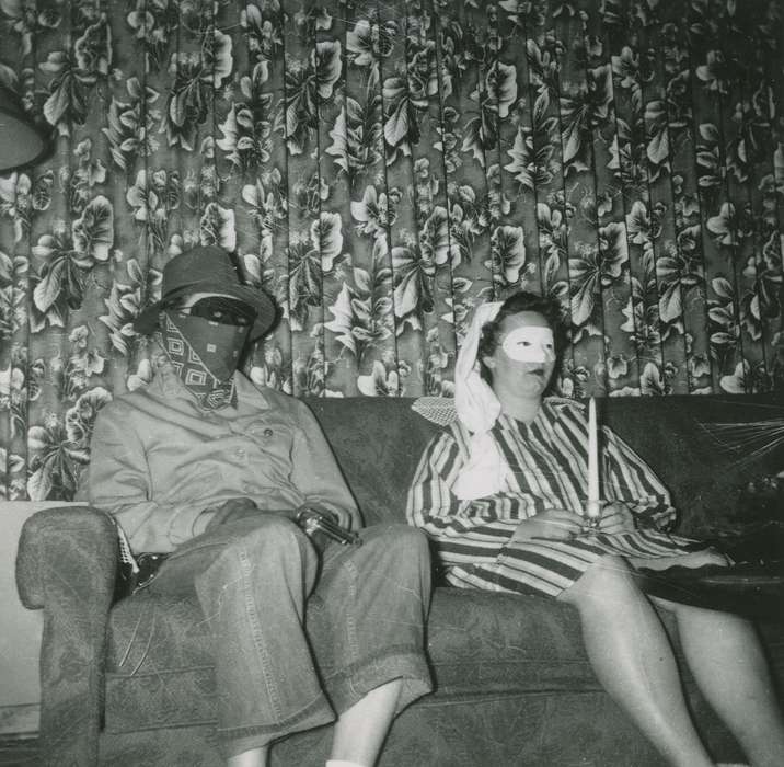 history of Iowa, Iowa History, Fink-Bowman, Janna, halloween, Holidays, West Union, IA, Iowa, living room, Homes