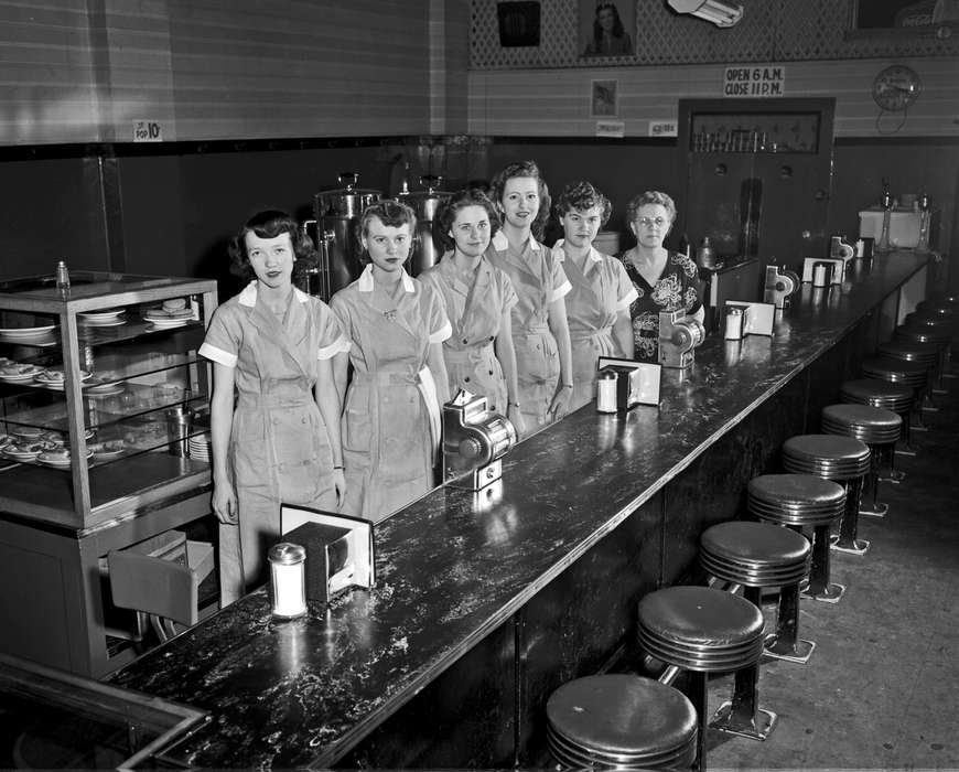 Portraits - Group, Food and Meals, waitress, bar, barstool, Ottumwa, IA, Iowa, Businesses and Factories, cafe, restaurant, history of Iowa, women, counter, Lemberger, LeAnn, Labor and Occupations, donut, stool, Iowa History