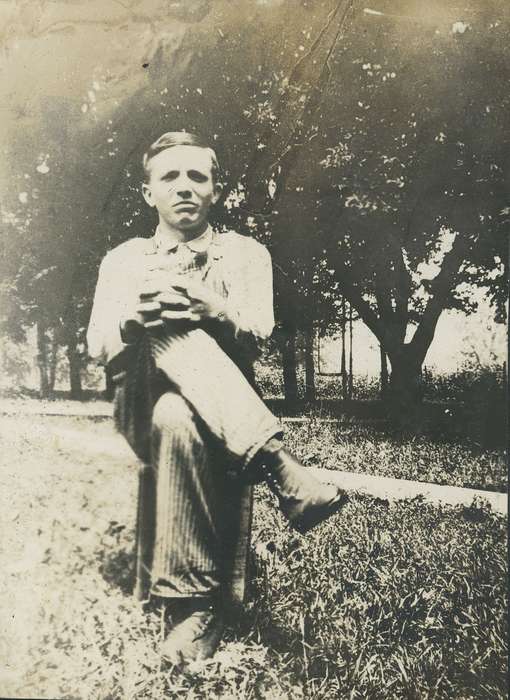 IA, Iowa, grass, Children, sidewalk, Portraits - Individual, history of Iowa, Neessen, Ben, tree, Iowa History