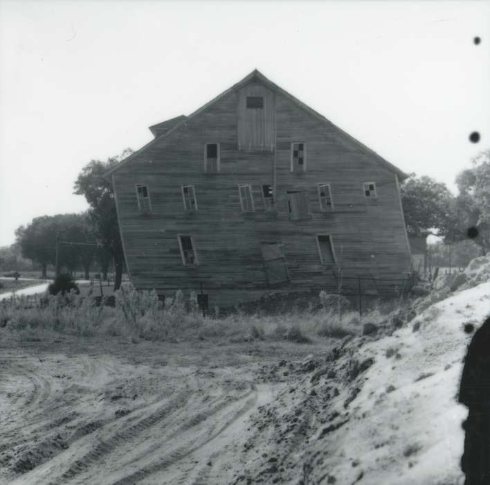 history of Iowa, Iowa History, Iowa, Barns, Waverly Public Library