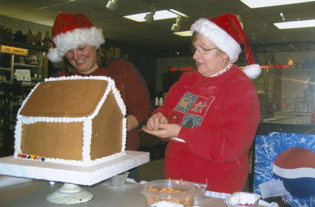 correct date needed, christmas, gingerbread house, Iowa History, Waverly Public Library, Iowa, history of Iowa, Holidays, women