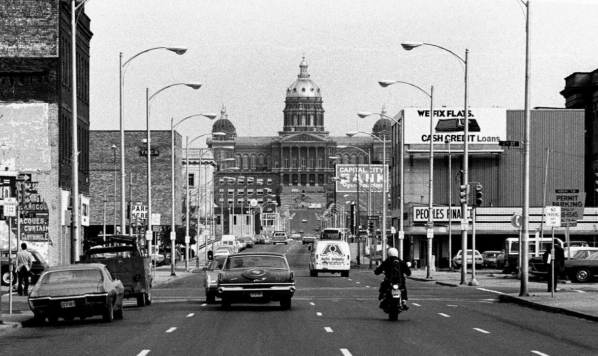 sidewalk, street, street light, Lemberger, LeAnn, history of Iowa, Motorized Vehicles, dome, Main Streets & Town Squares, Iowa, Cities and Towns, car, sign, Businesses and Factories, Des Moines, IA, motorcycle, Iowa History, capitol