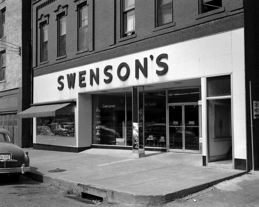 Ottumwa, IA, sewage grate, history of Iowa, Lemberger, LeAnn, storefront, Iowa, Cities and Towns, Businesses and Factories, bakery, Iowa History, veranda