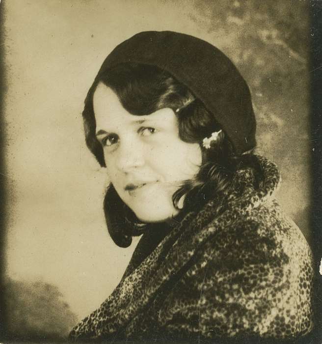 history of Iowa, Iowa History, IA, beret, Hansen, Viola, Iowa, hairstyle, hat, Portraits - Individual