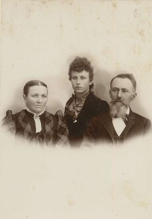 ruffles, curly hair, Olsson, Ann and Jons, beard, Grand Junction, IA, bow tie, history of Iowa, couple, brooch, Iowa, Families, cabinet photo, mustache, Iowa History, daughter, Portraits - Group, family