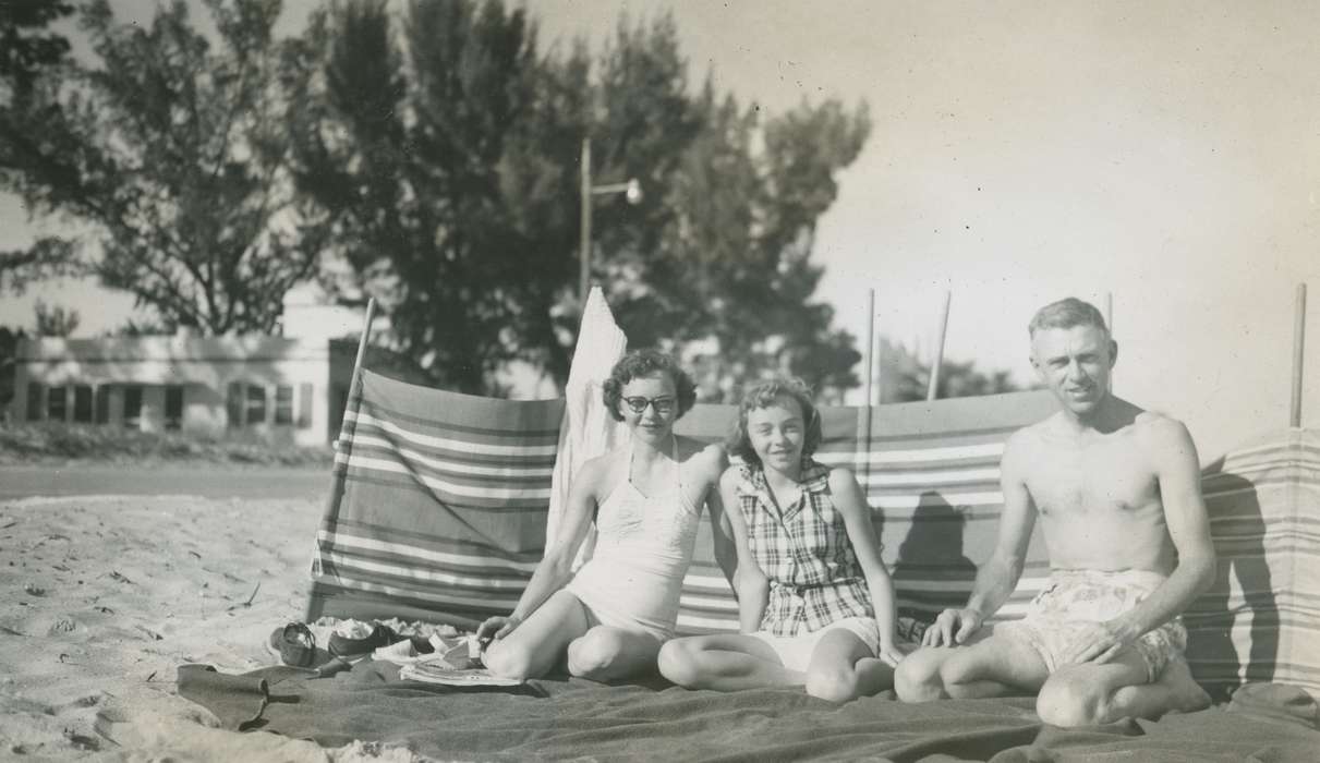 swimsuit, Portraits - Group, Destin, FL, Iowa History, Iowa, bathing suit, beach, McMurray, Doug, Travel, history of Iowa