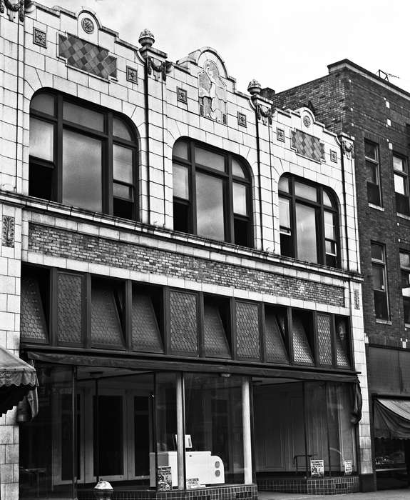 history of Iowa, Iowa History, Ottumwa, IA, Lemberger, LeAnn, storefront, window, Businesses and Factories, tile, display case, Iowa, Cities and Towns