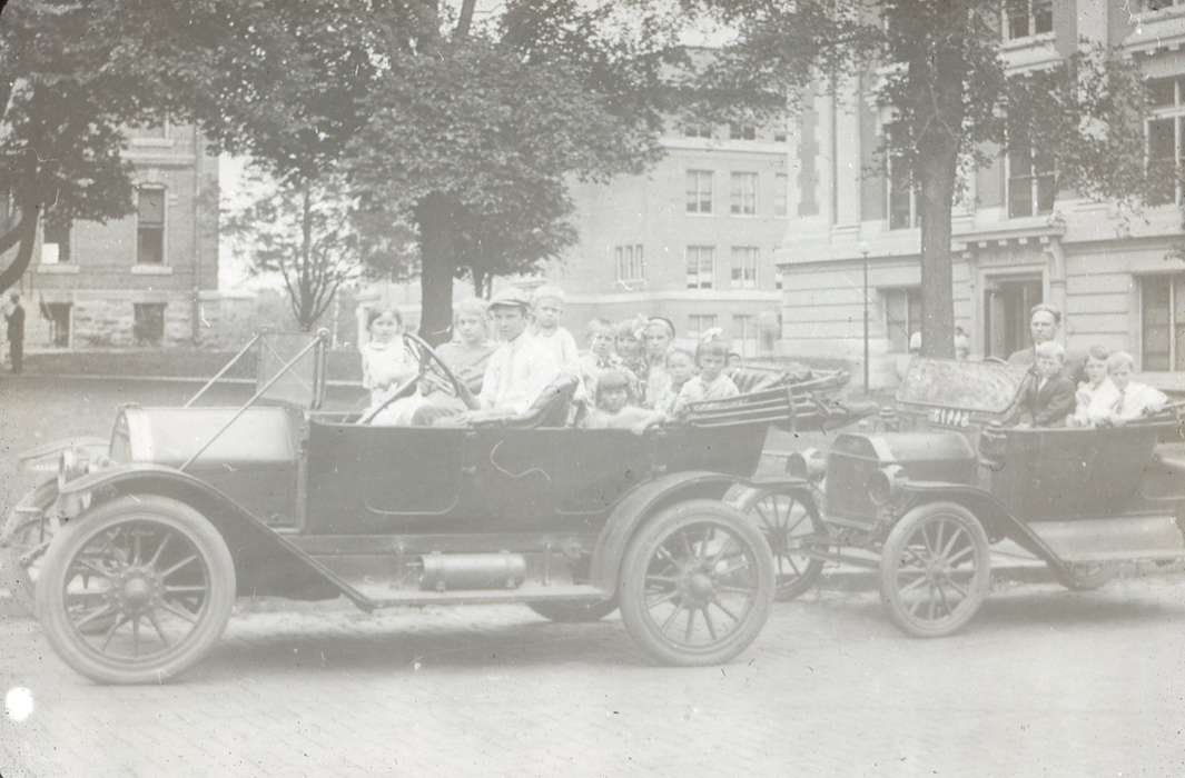 Portraits - Group, Cedar Falls, IA, history of Iowa, Iowa History, Families, uni, Motorized Vehicles, iowa state teachers college, car, UNI Special Collections & University Archives, Iowa, Schools and Education, Children, university of northern iowa