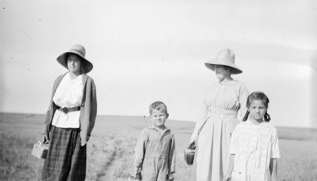 Portraits - Group, rural school, history of Iowa, Iowa History, University of Northern Iowa Museum, MT, Iowa, Schools and Education, Children