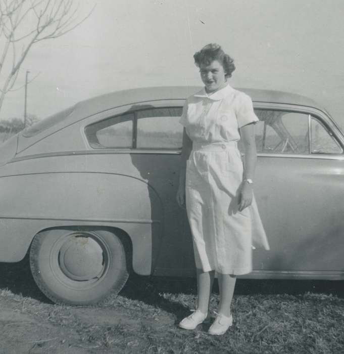 Portraits - Individual, car, Iowa History, Iowa, Motorized Vehicles, USA, nurse, coupe, smile, history of Iowa, Spilman, Jessie Cudworth