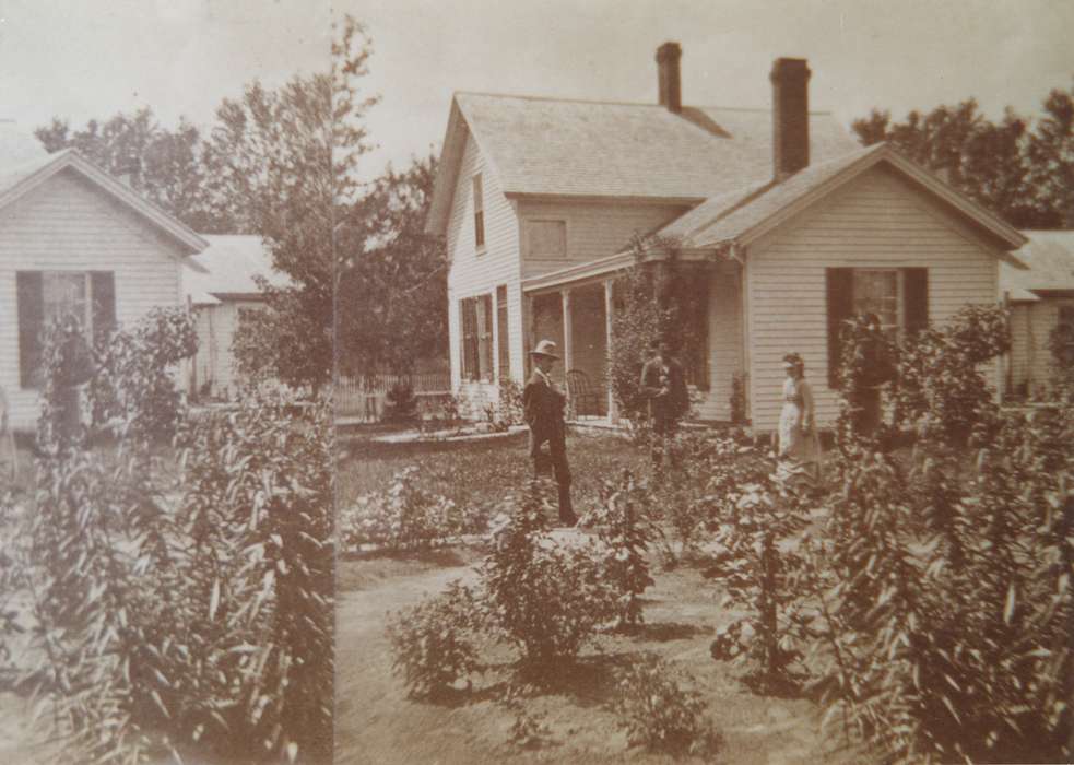 Portraits - Group, Waverly Public Library, history of Iowa, Iowa History, bush, Families, garden, Waverly, IA, Iowa, chimney, Homes, hat, backyard