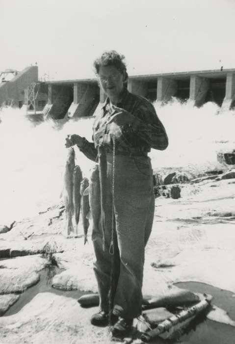 Columbia River, OR, history of Iowa, Iowa History, Mortenson, Jill, Lakes, Rivers, and Streams, fish, Iowa, Outdoor Recreation, dam, Portraits - Individual