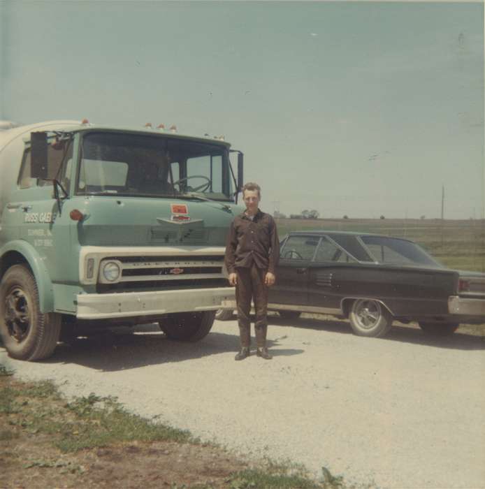 Motorized Vehicles, Iowa History, truck, Iowa, history of Iowa, Portraits - Individual, car, Sumner, IA, Gaede, Russell