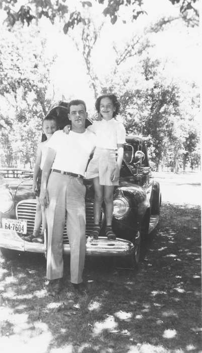 Portraits - Group, Hatcher, Darlene, history of Iowa, Iowa History, Motorized Vehicles, car, Iowa, USA, Children