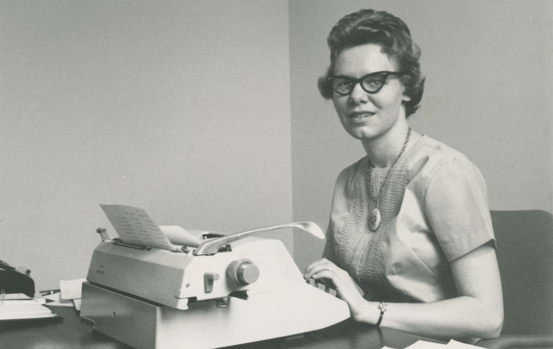 history of Iowa, Portraits - Individual, Iowa History, Civic Engagement, Henderson, Jesse, office, Iowa, typewriter, Waterloo, IA, Labor and Occupations