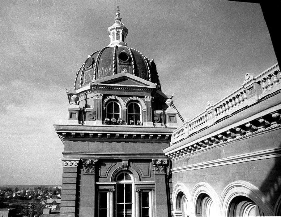 Iowa, capitol, Des Moines, IA, Lemberger, LeAnn, Cities and Towns, history of Iowa, dome, Iowa History