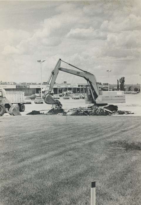 Cities and Towns, Labor and Occupations, Waverly Public Library, Main Streets & Town Squares, Iowa, mall, construction, history of Iowa, Iowa History, heavy machinery, Waverly, IA