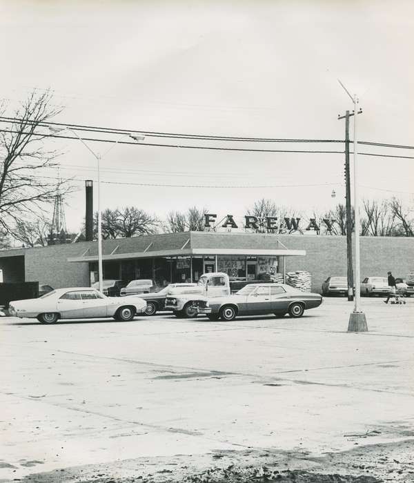Main Streets & Town Squares, history of Iowa, Iowa History, Motorized Vehicles, Businesses and Factories, ford, gran torino, lesabre, Iowa, Cities and Towns, power lines, Waverly Public Library, buick
